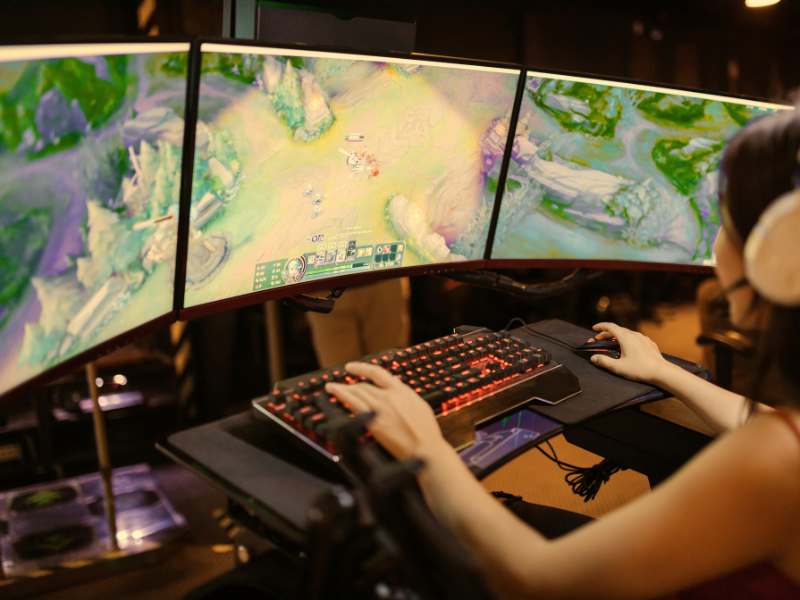 Polling rate in League of Legends affecting mouse responsiveness and in-game precision.